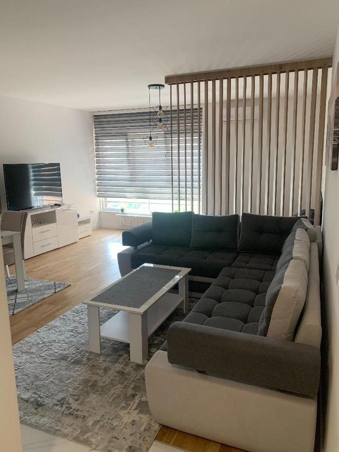 Ferienwohnung City Heez Apartman Tuzla Exterior foto